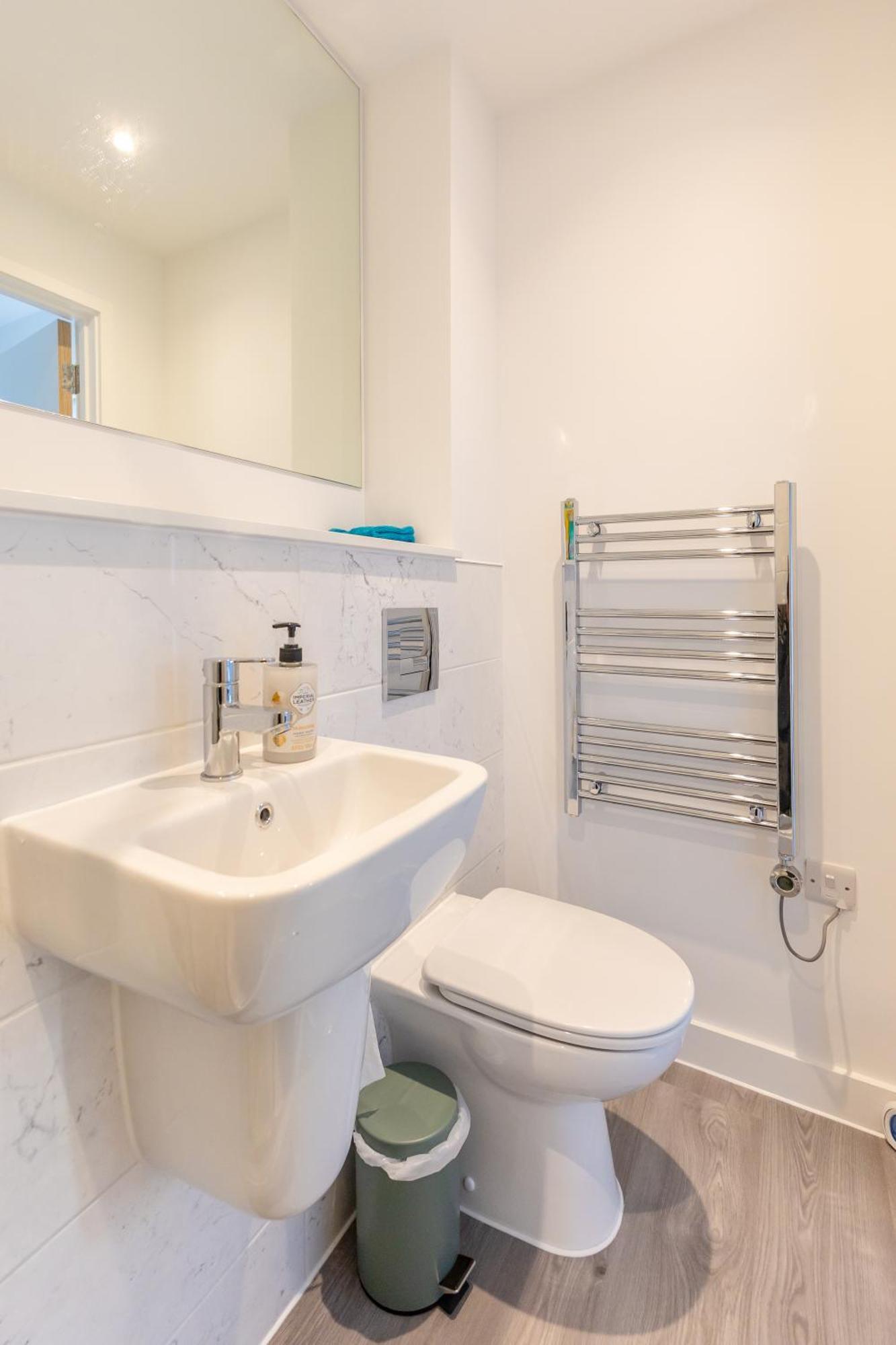 Stunning Modern 3 Bedroom Townhouse - Perfect Getaway Manchester Bagian luar foto