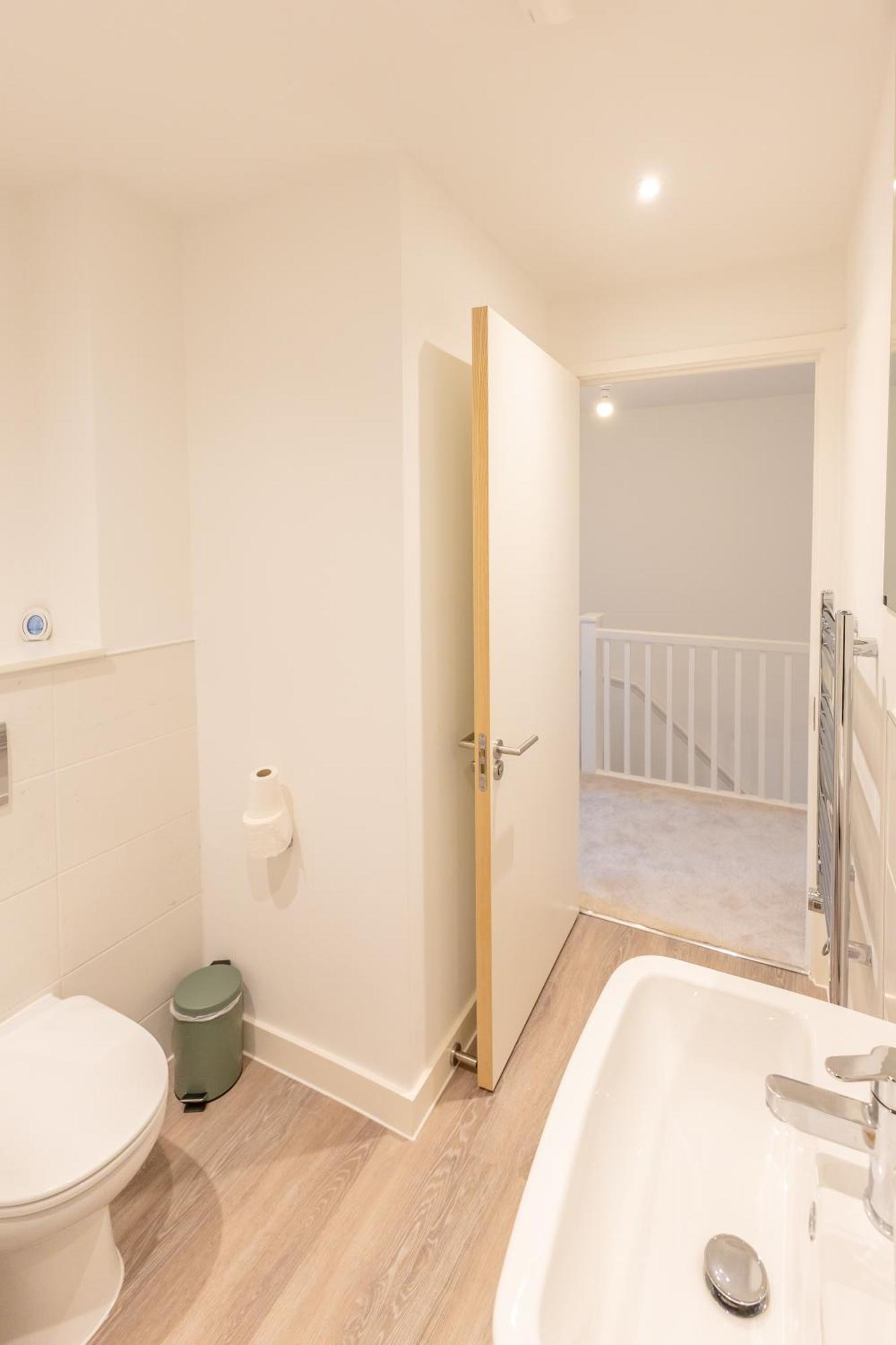 Stunning Modern 3 Bedroom Townhouse - Perfect Getaway Manchester Bagian luar foto