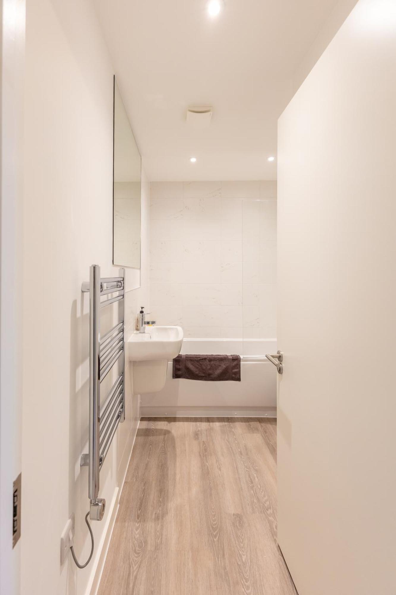 Stunning Modern 3 Bedroom Townhouse - Perfect Getaway Manchester Bagian luar foto