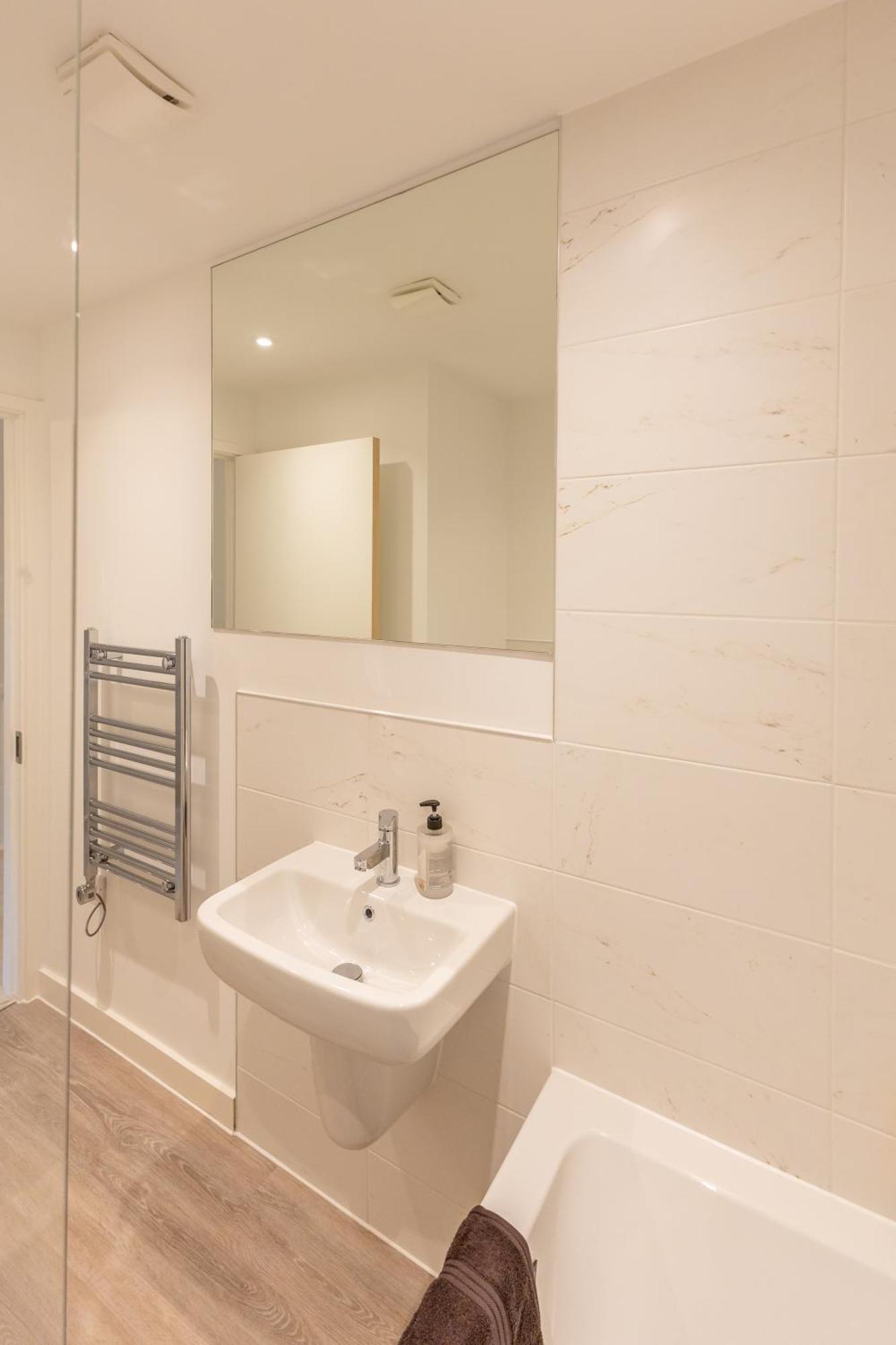 Stunning Modern 3 Bedroom Townhouse - Perfect Getaway Manchester Bagian luar foto