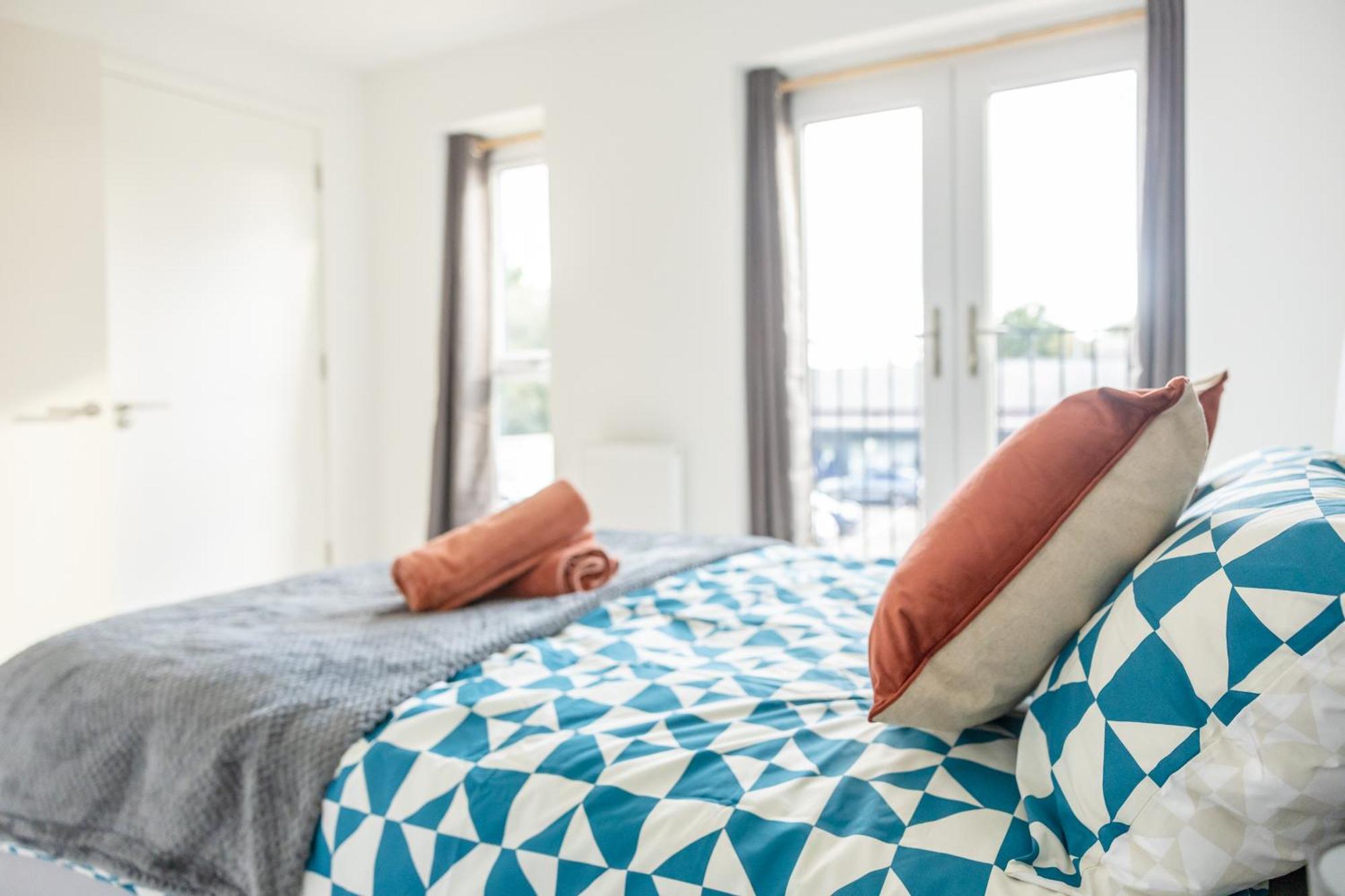 Stunning Modern 3 Bedroom Townhouse - Perfect Getaway Manchester Bagian luar foto