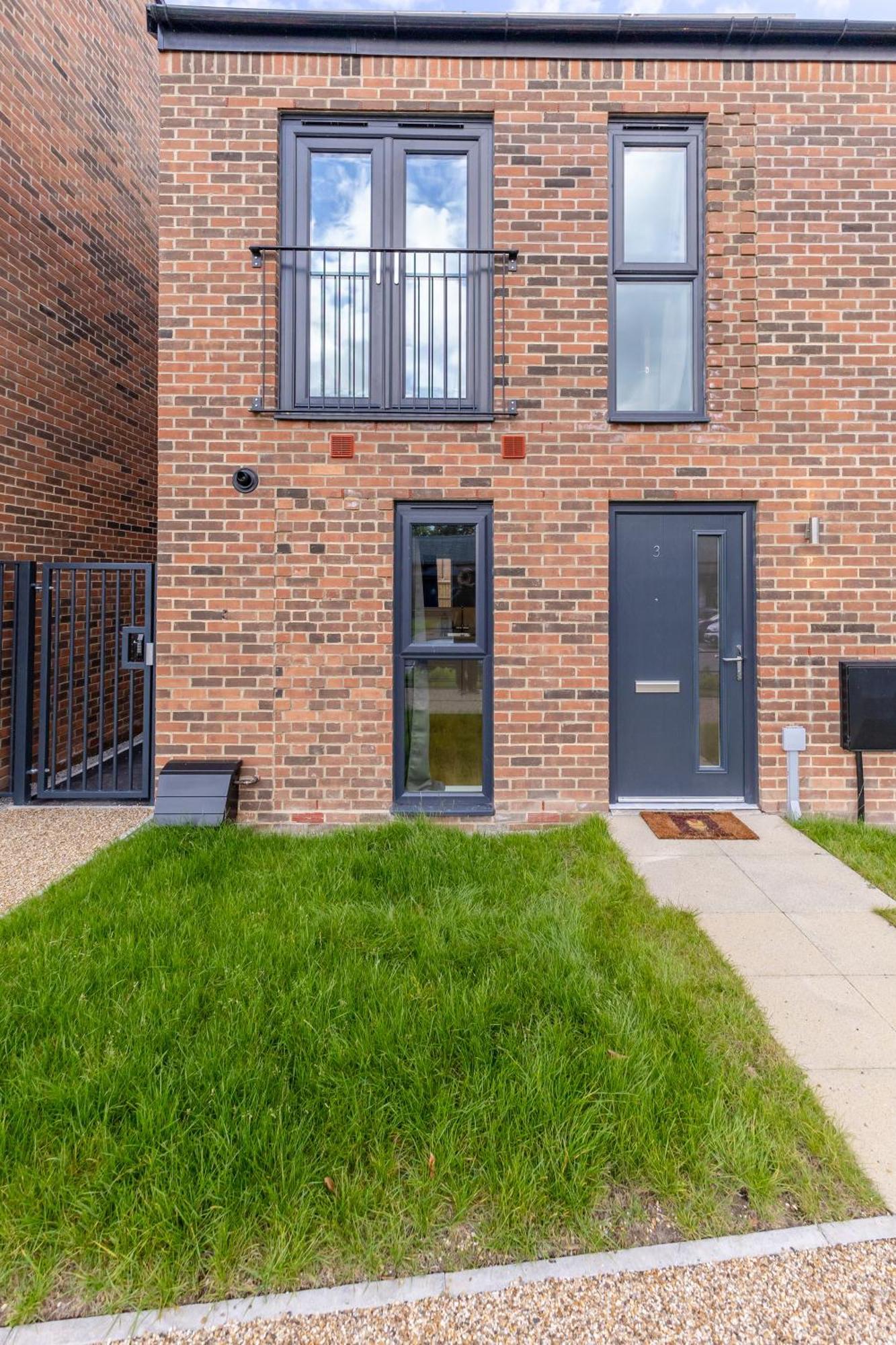 Stunning Modern 3 Bedroom Townhouse - Perfect Getaway Manchester Bagian luar foto